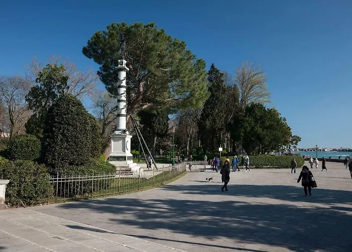 Le Ancore Few Steps From Biennale Art *